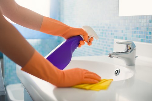 End of tenancy deep cleaning in SW8 for a polished property